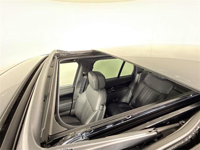 Photo of 2025 Fuji White Land Rover Range Rover