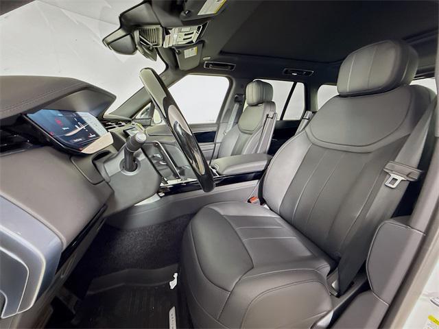 Photo of 2025 Fuji White Land Rover Range Rover