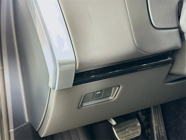 Photo of 2025 Fuji White Land Rover Range Rover