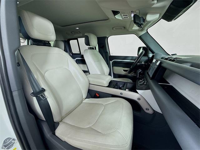 Photo of 2023 Fuji White Land Rover Defender
