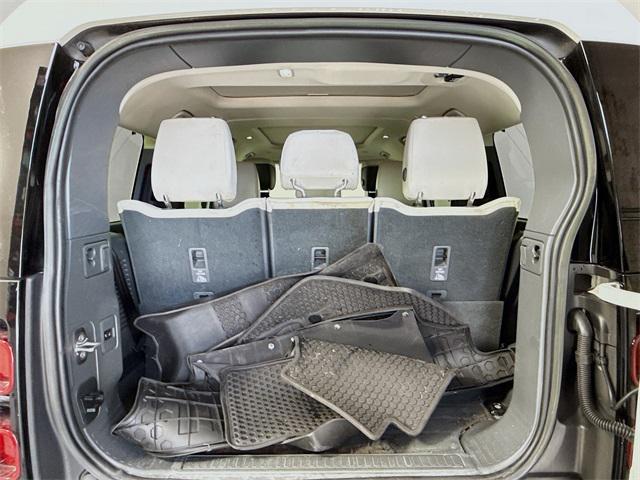 Photo of 2023 Fuji White Land Rover Defender