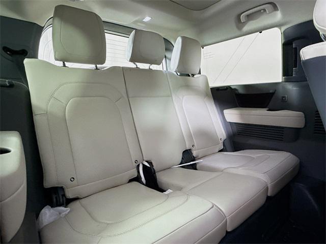 Photo of 2023 Fuji White Land Rover Defender