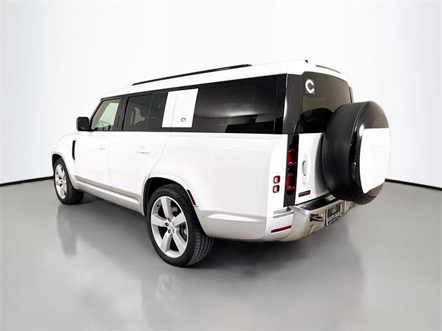 Photo of 2023 Fuji White Land Rover Defender