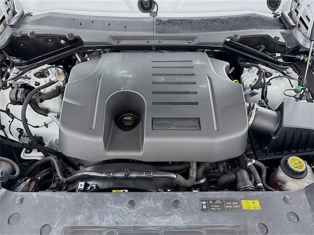 Photo of 2023 Fuji White Land Rover Defender