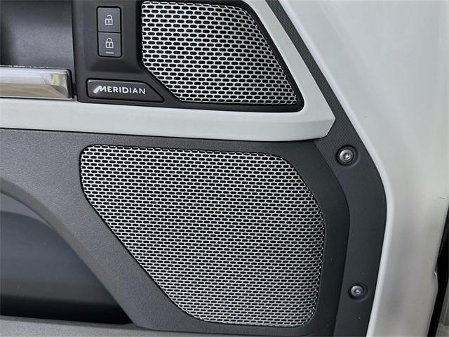 Photo of 2023 Fuji White Land Rover Defender