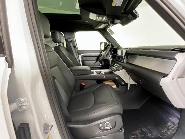 Photo of 2025 Fuji White Land Rover Defender