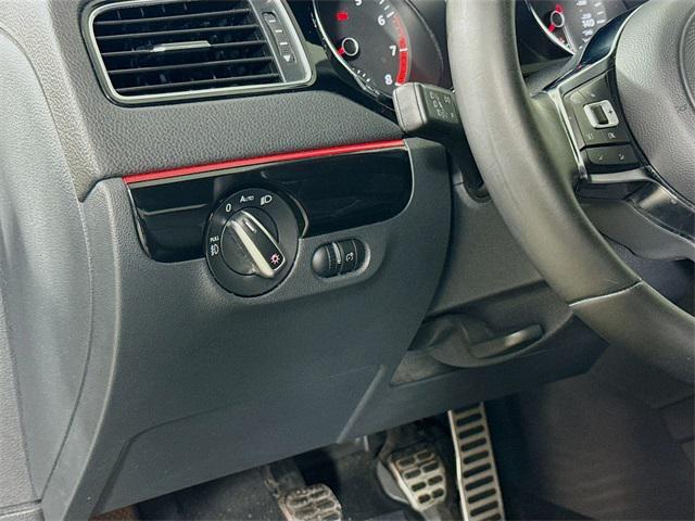 Photo of 2017 Platinum Gray Metallic Volkswagen Jetta