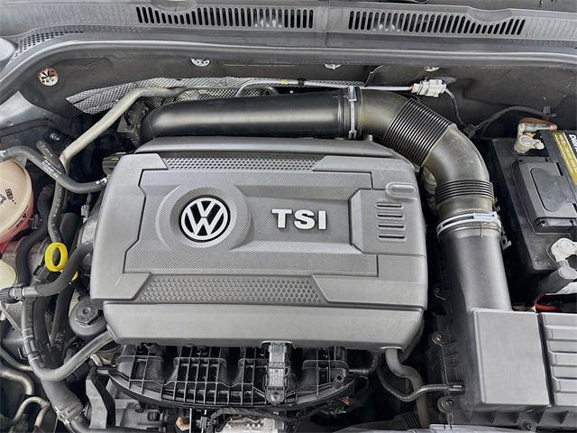 Photo of 2017 Platinum Gray Metallic Volkswagen Jetta