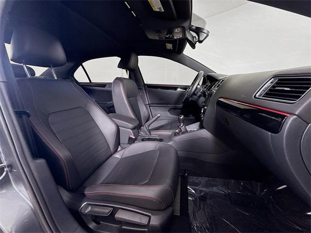 Photo of 2017 Platinum Gray Metallic Volkswagen Jetta