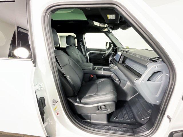 Photo of 2025 Fuji White Land Rover Defender