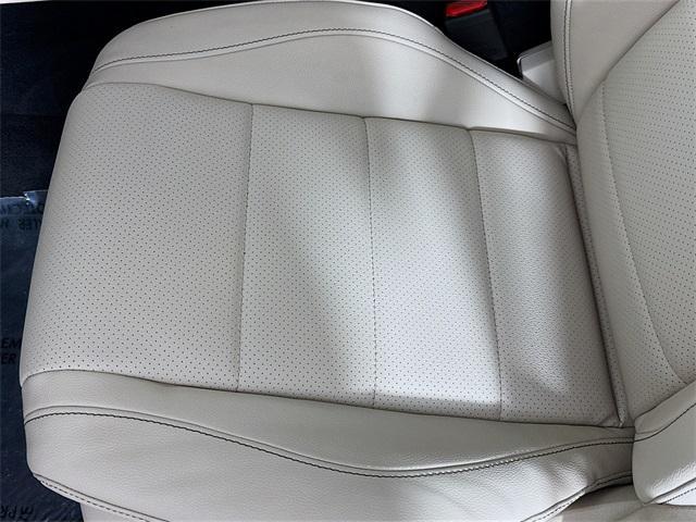 Photo of 2022 White Mercedes-Benz GLE 350