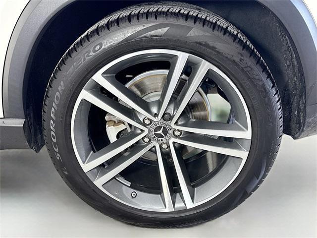Photo of 2022 White Mercedes-Benz GLE 350