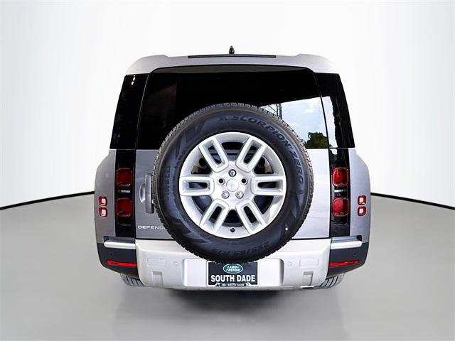 Photo of 2024 Eiger Gray Metallic Land Rover Defender