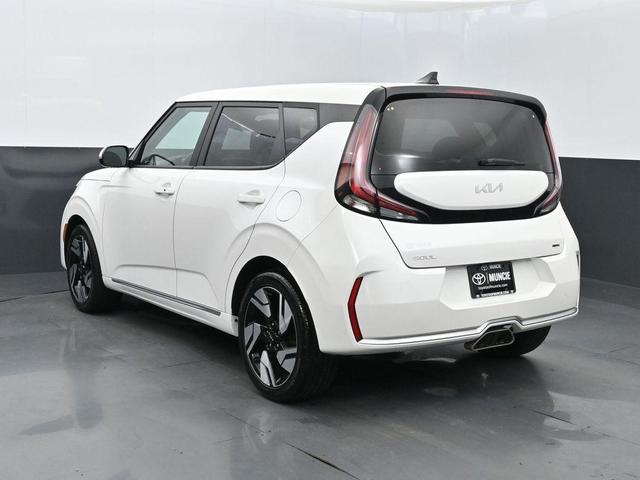 Photo of 2023 Snow White Pearl Kia Soul