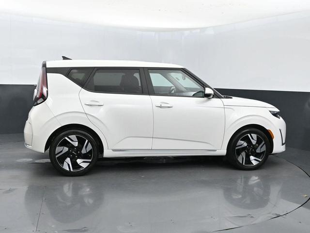 Photo of 2023 Snow White Pearl Kia Soul
