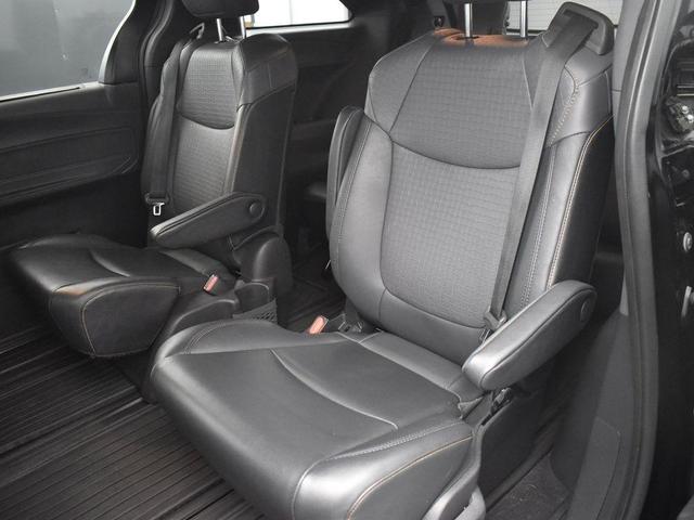 Photo of 2022 Midnight Black Metallic Toyota Sienna