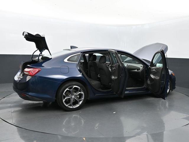 Photo of 2022 Northsky Blue Metallic Chevrolet Malibu