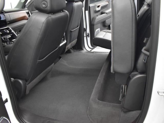 Photo of 2023 Summit White GMC Sierra 1500