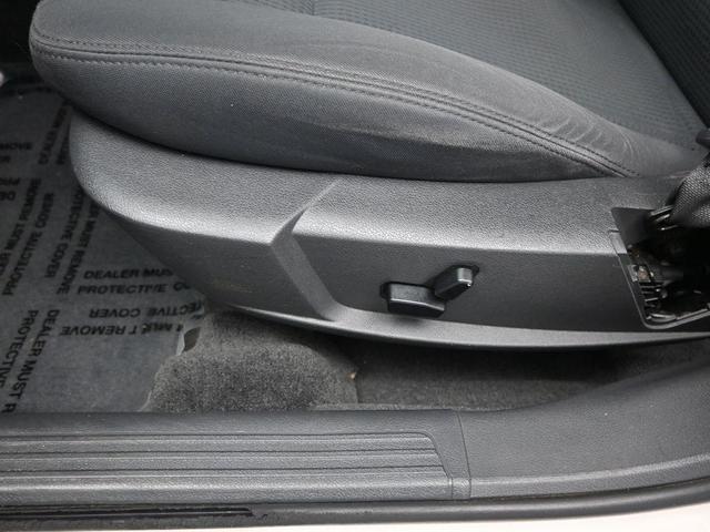 Photo of 2010 Stone White Clearcoat Dodge Charger