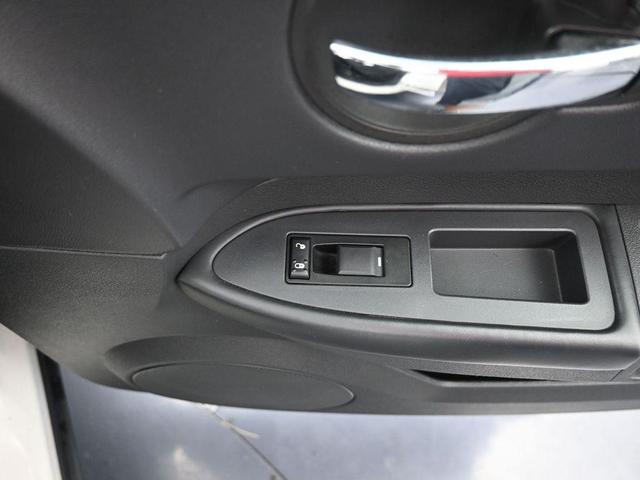 Photo of 2010 Stone White Clearcoat Dodge Charger