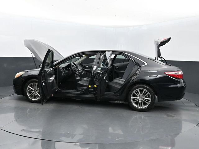 Photo of 2016 Midnight Black Metallic Toyota Camry