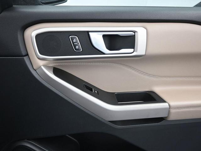 Photo of 2023 Oxford White Ford Explorer