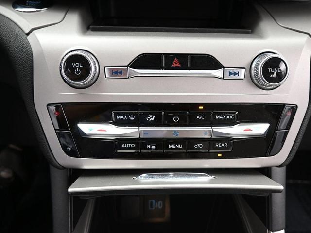 Photo of 2023 Oxford White Ford Explorer