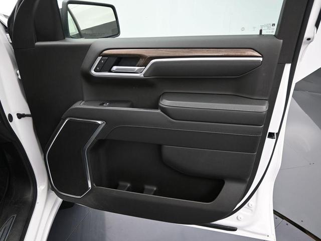 Photo of 2025 Summit White Chevrolet Silverado 1500