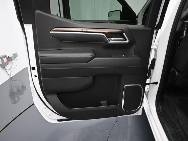 Photo of 2025 Summit White Chevrolet Silverado 1500