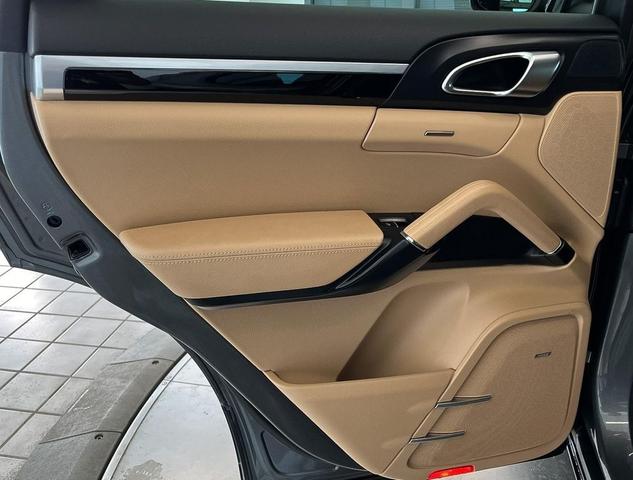 Photo of 2014 Meteor Gray Metallic Porsche Cayenne