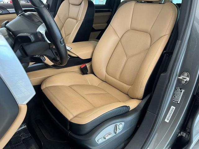 Photo of 2014 Meteor Gray Metallic Porsche Cayenne