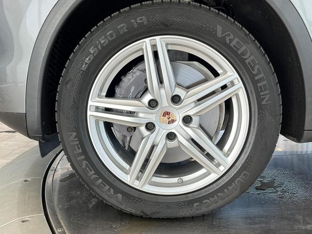 Photo of 2014 Meteor Gray Metallic Porsche Cayenne