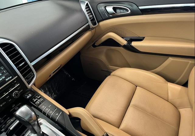 Photo of 2014 Meteor Gray Metallic Porsche Cayenne
