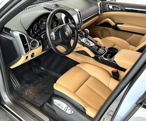 Photo of 2014 Meteor Gray Metallic Porsche Cayenne