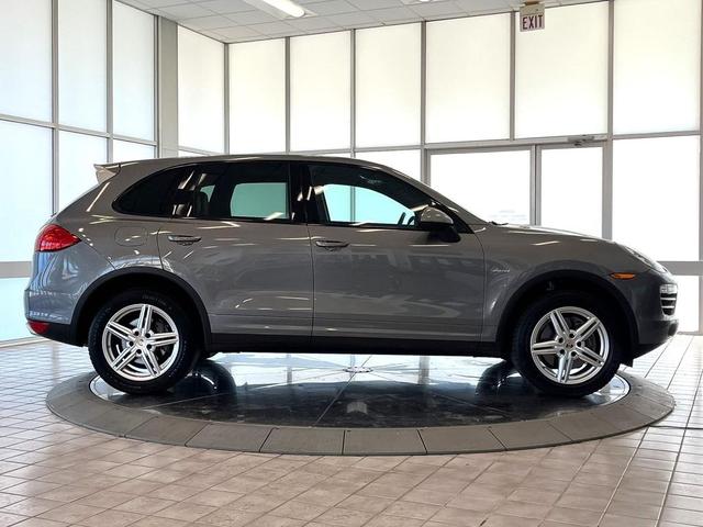 Photo of 2014 Meteor Gray Metallic Porsche Cayenne