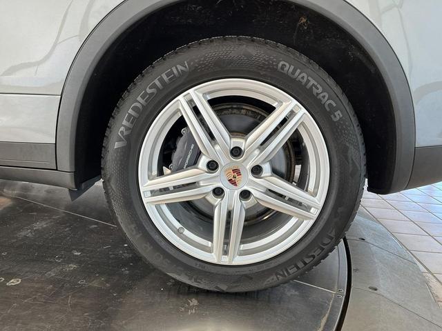 Photo of 2014 Meteor Gray Metallic Porsche Cayenne