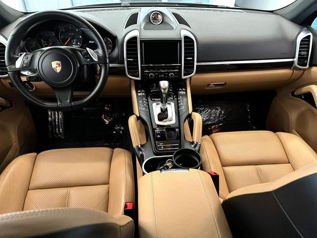 Photo of 2014 Meteor Gray Metallic Porsche Cayenne