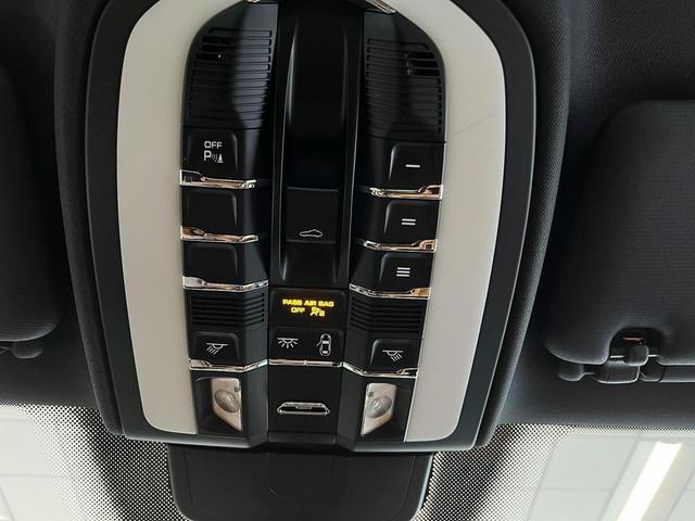 Photo of 2014 Meteor Gray Metallic Porsche Cayenne