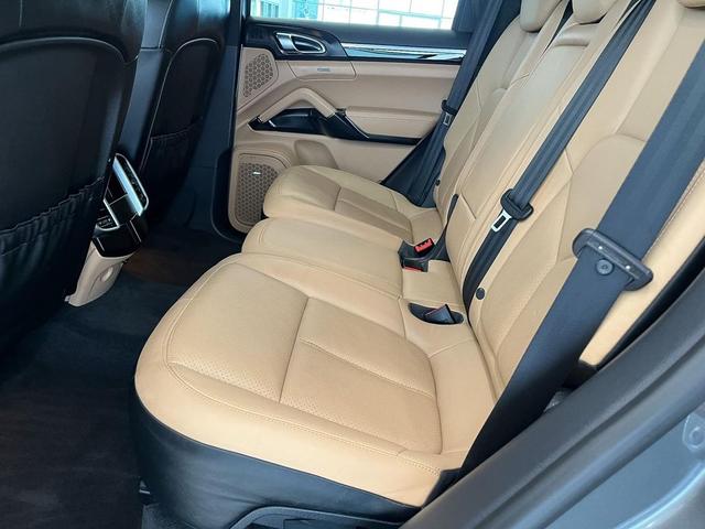 Photo of 2014 Meteor Gray Metallic Porsche Cayenne