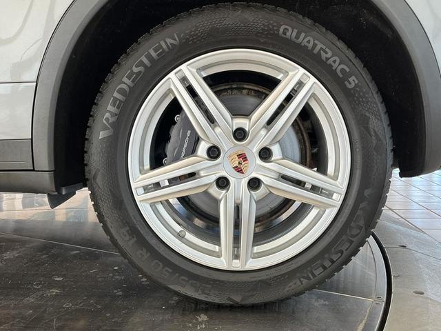 Photo of 2014 Meteor Gray Metallic Porsche Cayenne