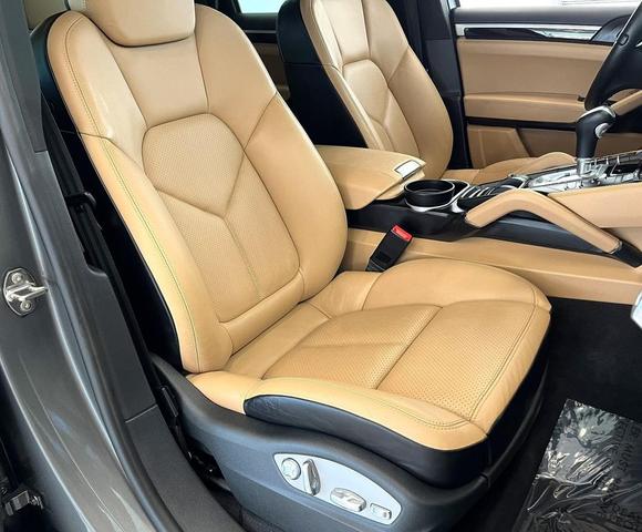 Photo of 2014 Meteor Gray Metallic Porsche Cayenne