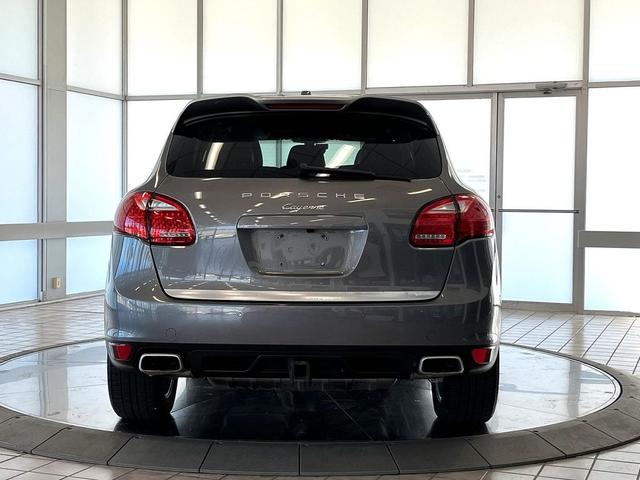 Photo of 2014 Meteor Gray Metallic Porsche Cayenne
