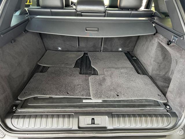 Photo of 2017 Santorini Black Land Rover Range Rover Sport