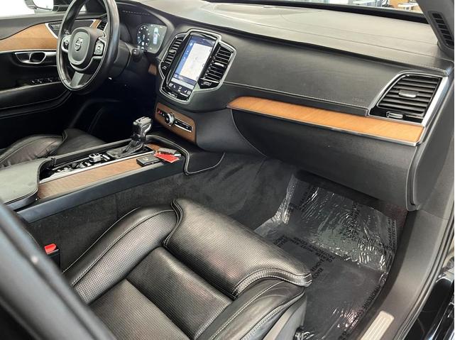 Photo of 2017 Onyx Black Metallic Volvo XC90