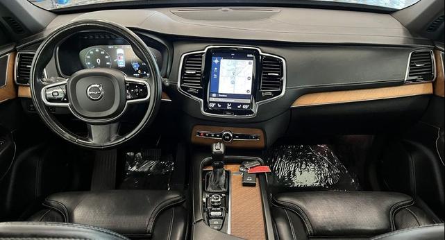 Photo of 2017 Onyx Black Metallic Volvo XC90
