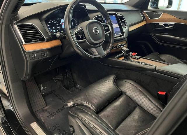 Photo of 2017 Onyx Black Metallic Volvo XC90