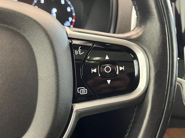 Photo of 2017 Onyx Black Metallic Volvo XC90