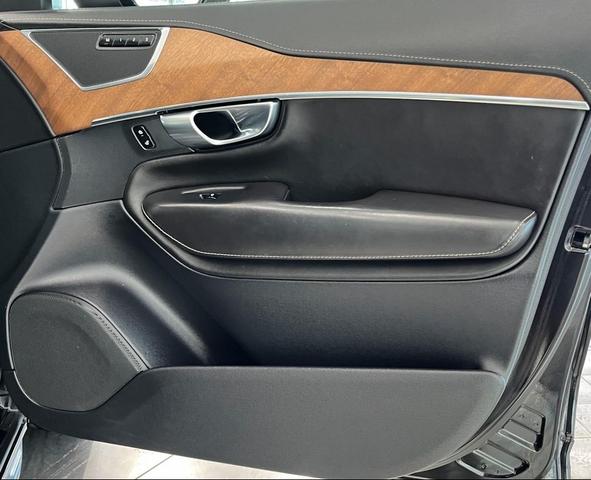Photo of 2017 Onyx Black Metallic Volvo XC90
