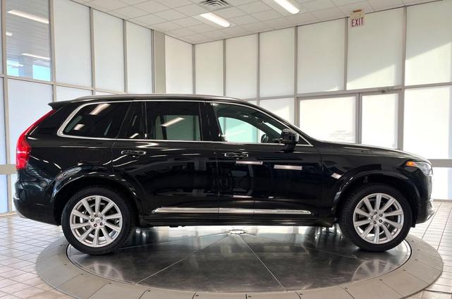 Photo of 2017 Onyx Black Metallic Volvo XC90