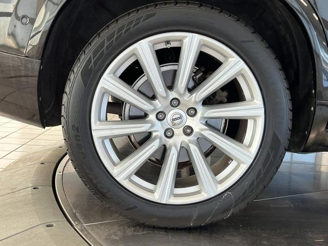 Photo of 2017 Onyx Black Metallic Volvo XC90